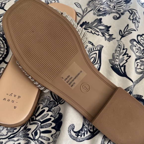 Summer glam! NWOT diamante slides - size 9 - Picture 3 of 3
